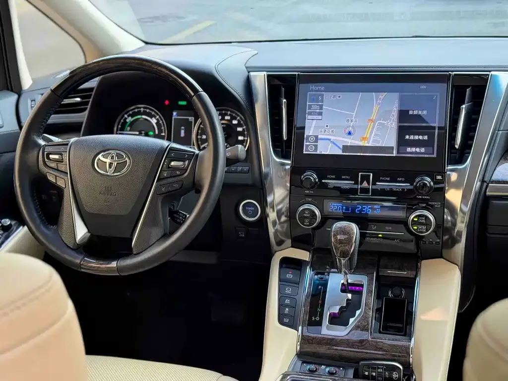 Toyota Alphard — фото 6