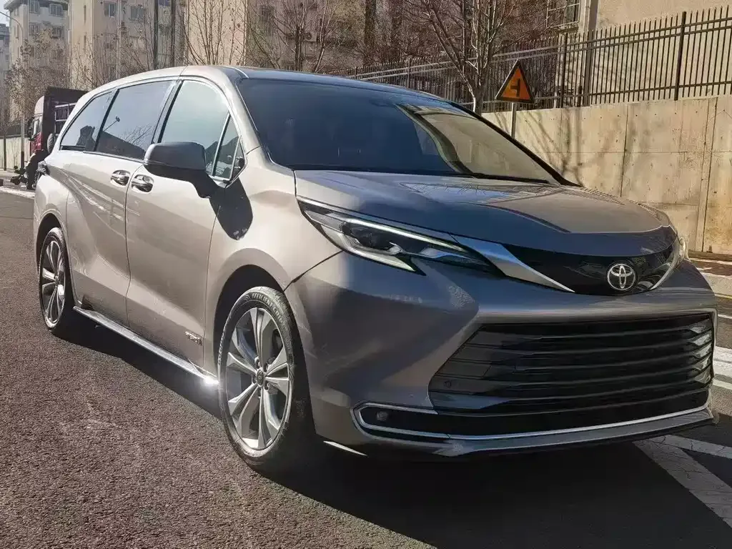 Toyota Sienna — фото 7