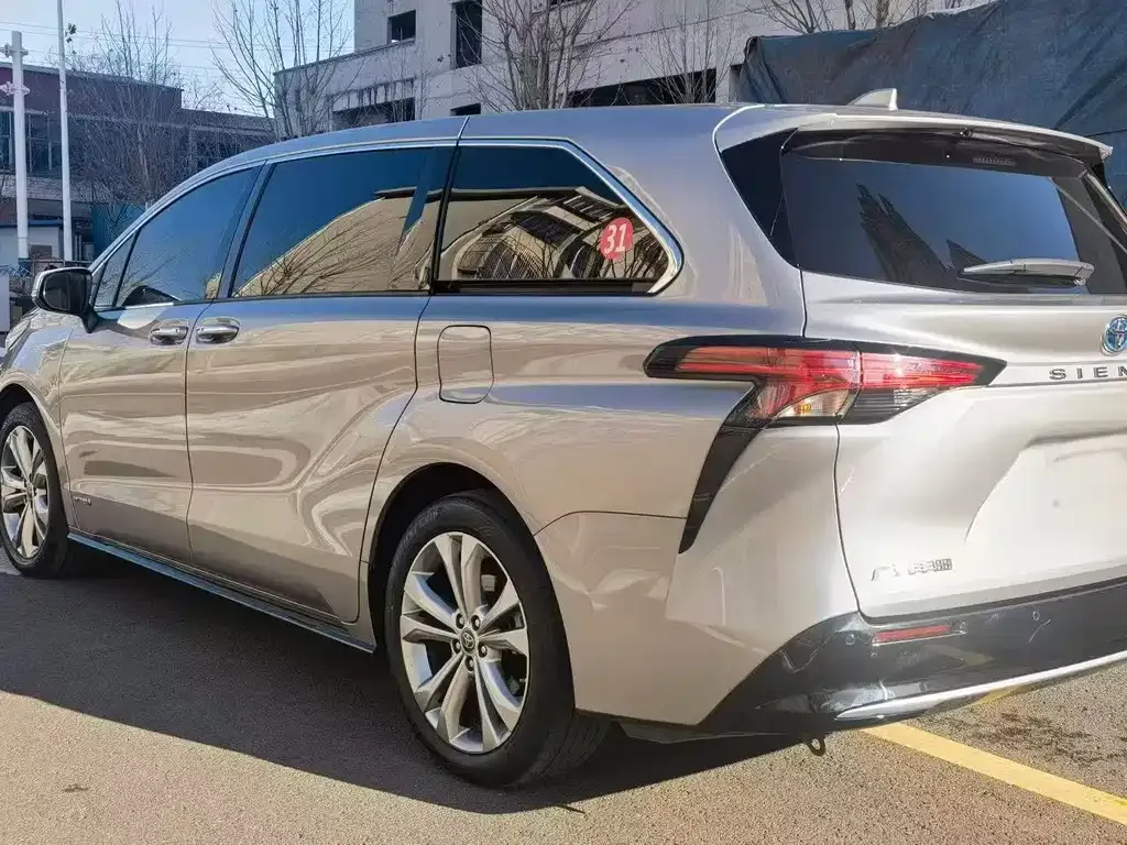 Toyota Sienna — фото 5