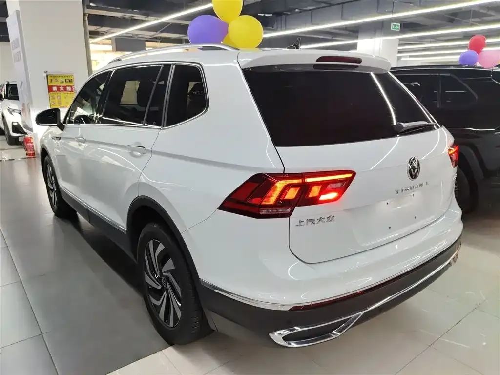 Volkswagen Tiguan L — фото 2