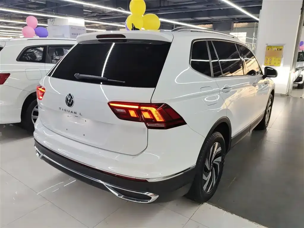 Volkswagen Tiguan L — фото 8