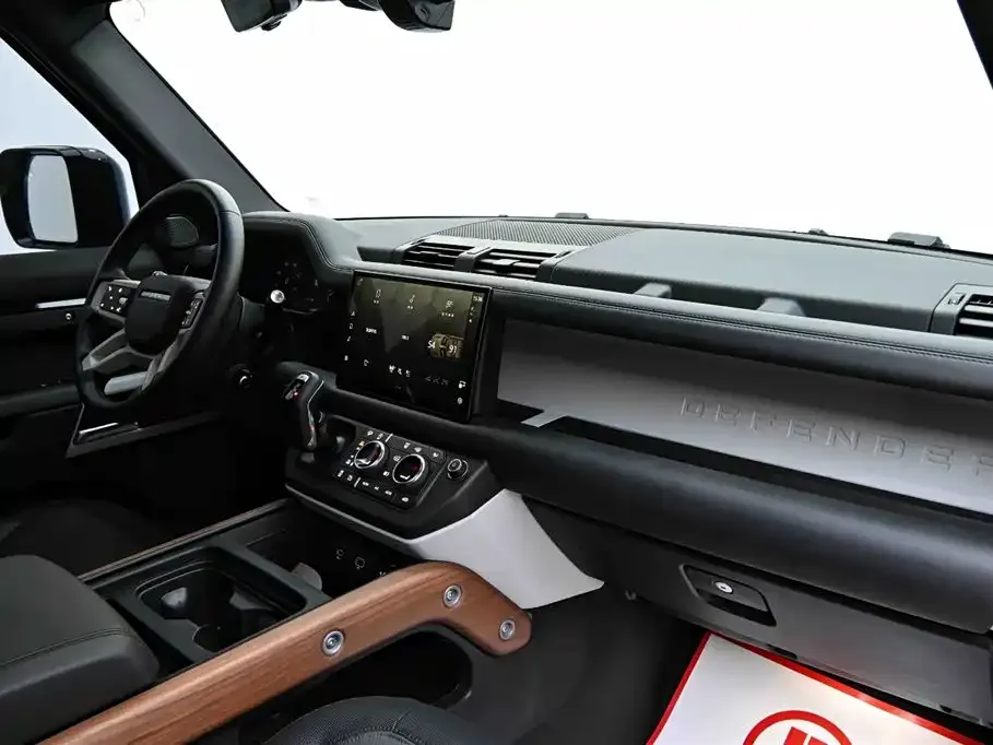 Land Rover Defender — фото 6