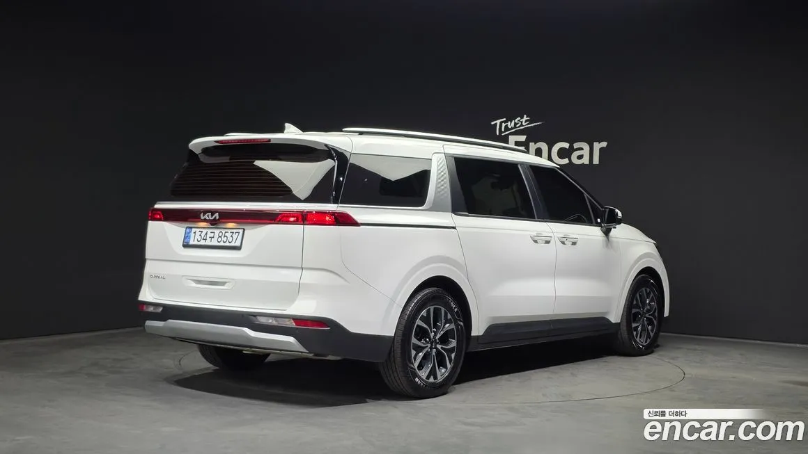Kia Carnival — фото 5