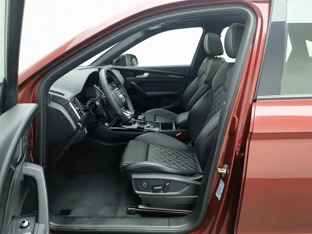 Audi Q5L Sportback — фото 8