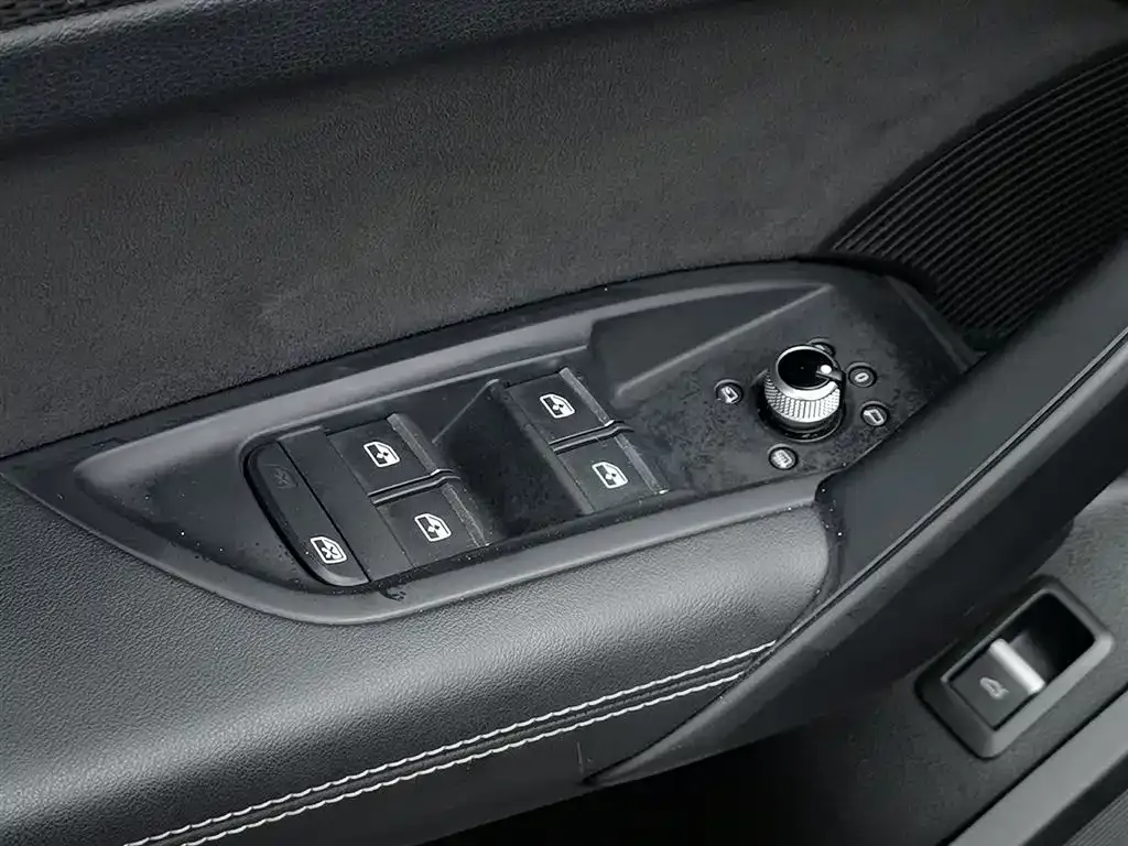Audi Q5L Sportback — фото 6