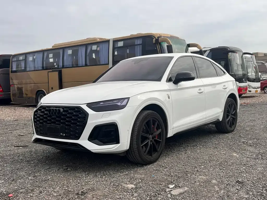 Audi Q5L Sportback — фото 1