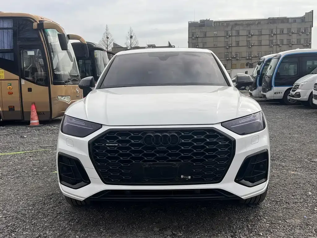 Audi Q5L Sportback — фото 4