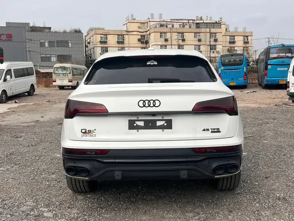 Audi Q5L Sportback — фото 5