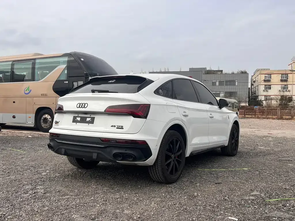 Audi Q5L Sportback — фото 3