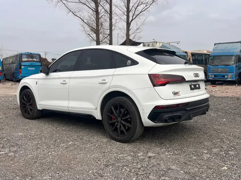 Audi Q5L Sportback — фото 9