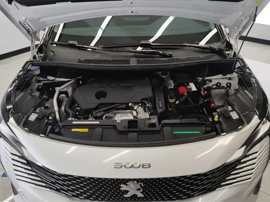 Peugeot 5008 — фото 10