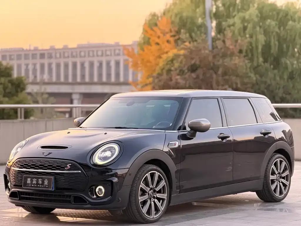 MINI Clubman — фото 1