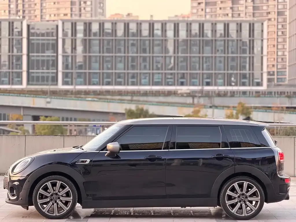 MINI Clubman — фото 3