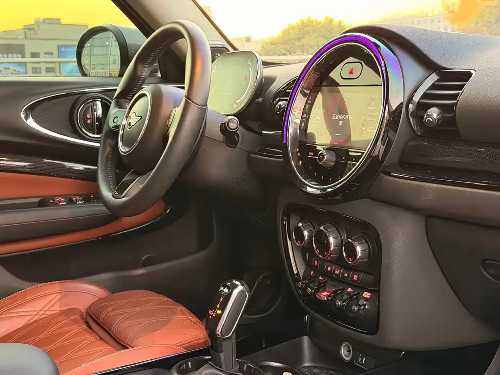 MINI Clubman — фото 4