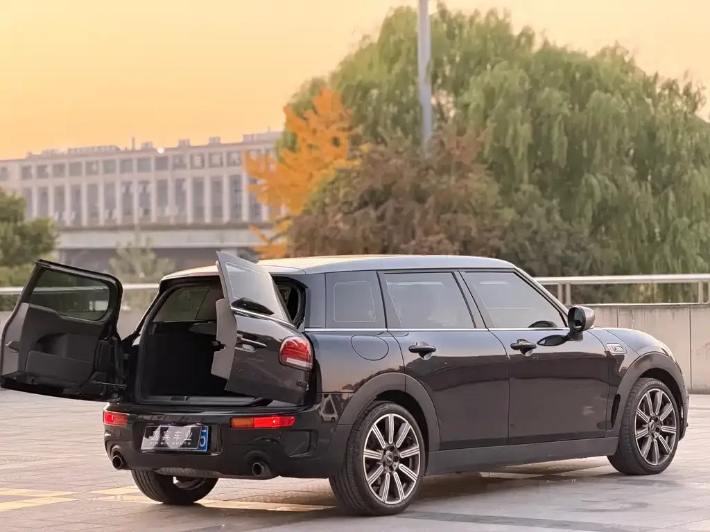 MINI Clubman — фото 2