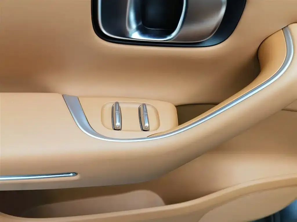 Leapmotor C10 — фото 10