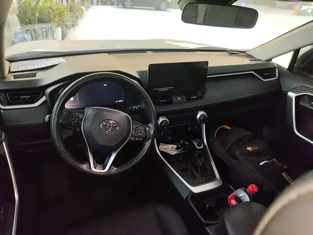 Toyota RAV4 — фото 4
