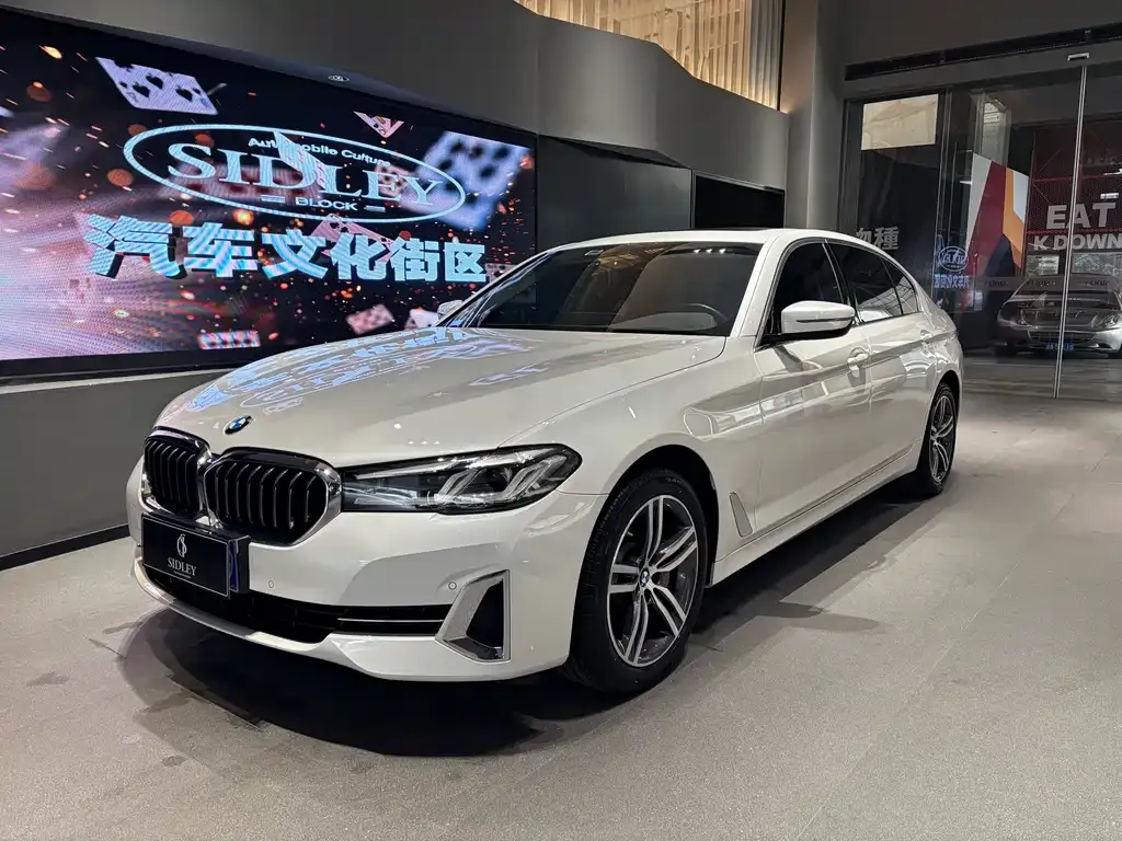 BMW 5 Series — фото 1