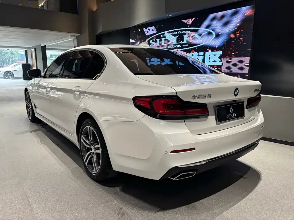 BMW 5 Series — фото 10