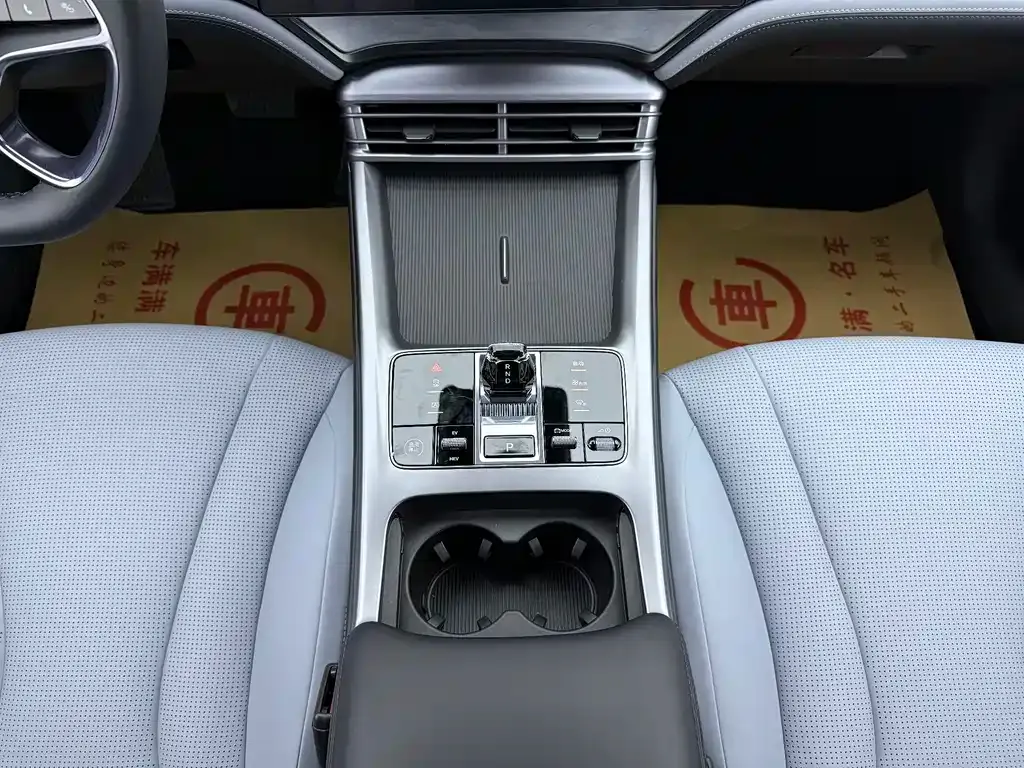 BYD Seal — фото 10