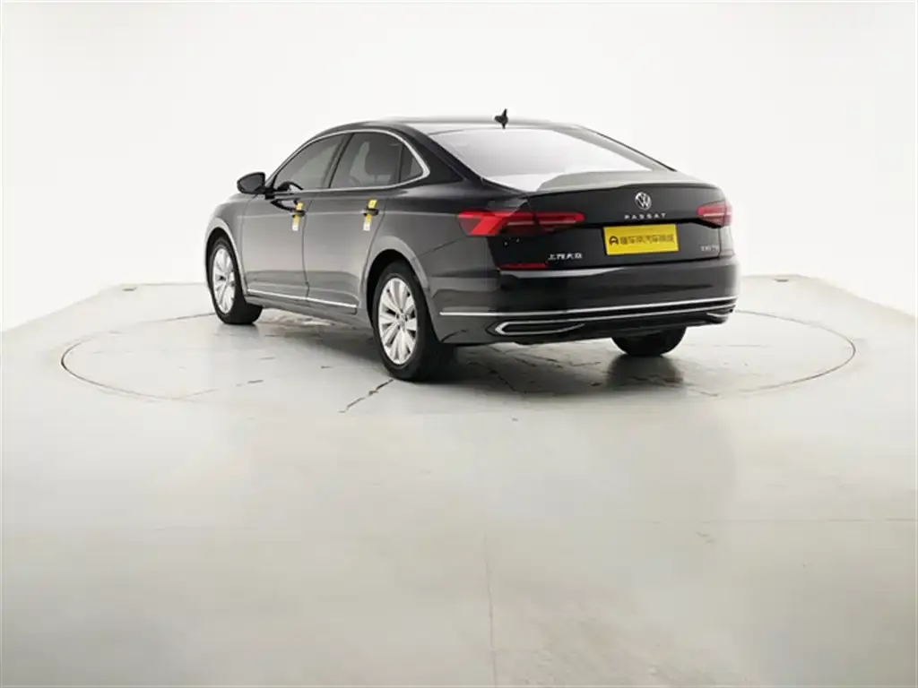 Volkswagen Passat — фото 7