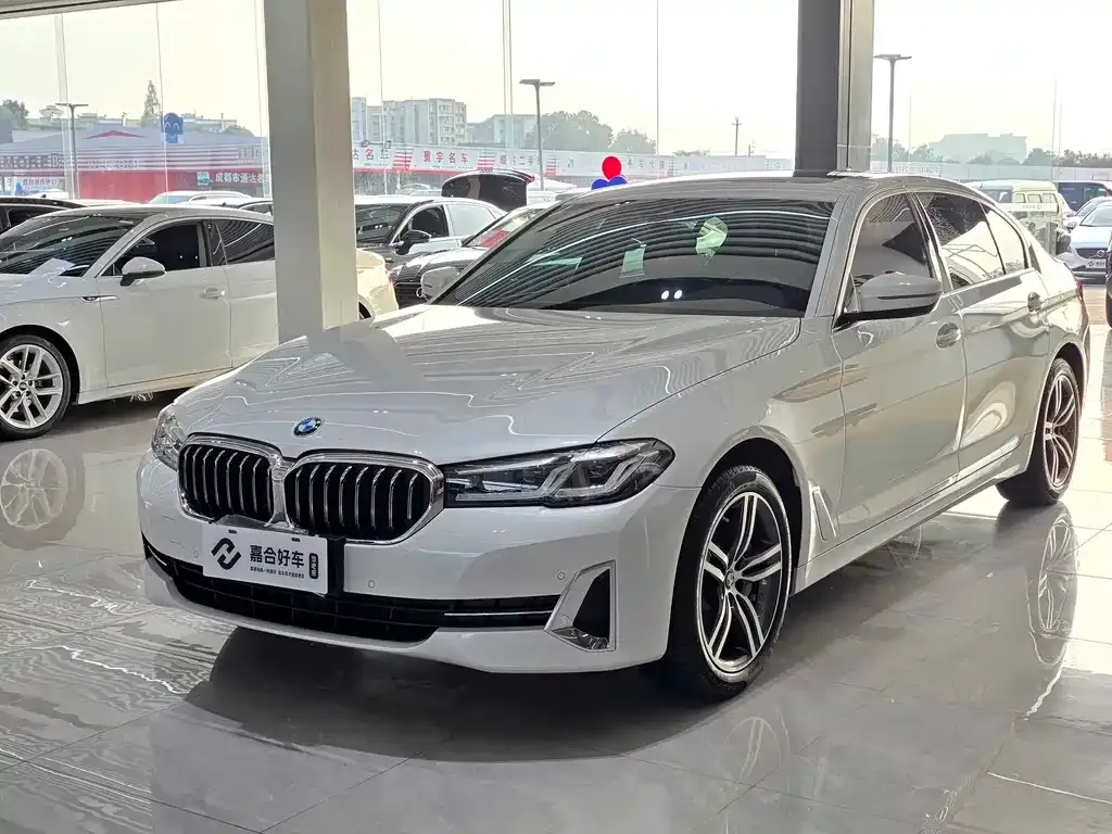 BMW 5 Series — фото 1