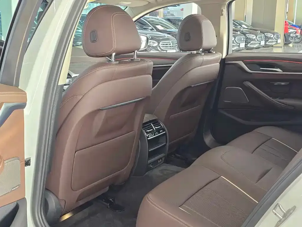 BMW 5 Series — фото 10
