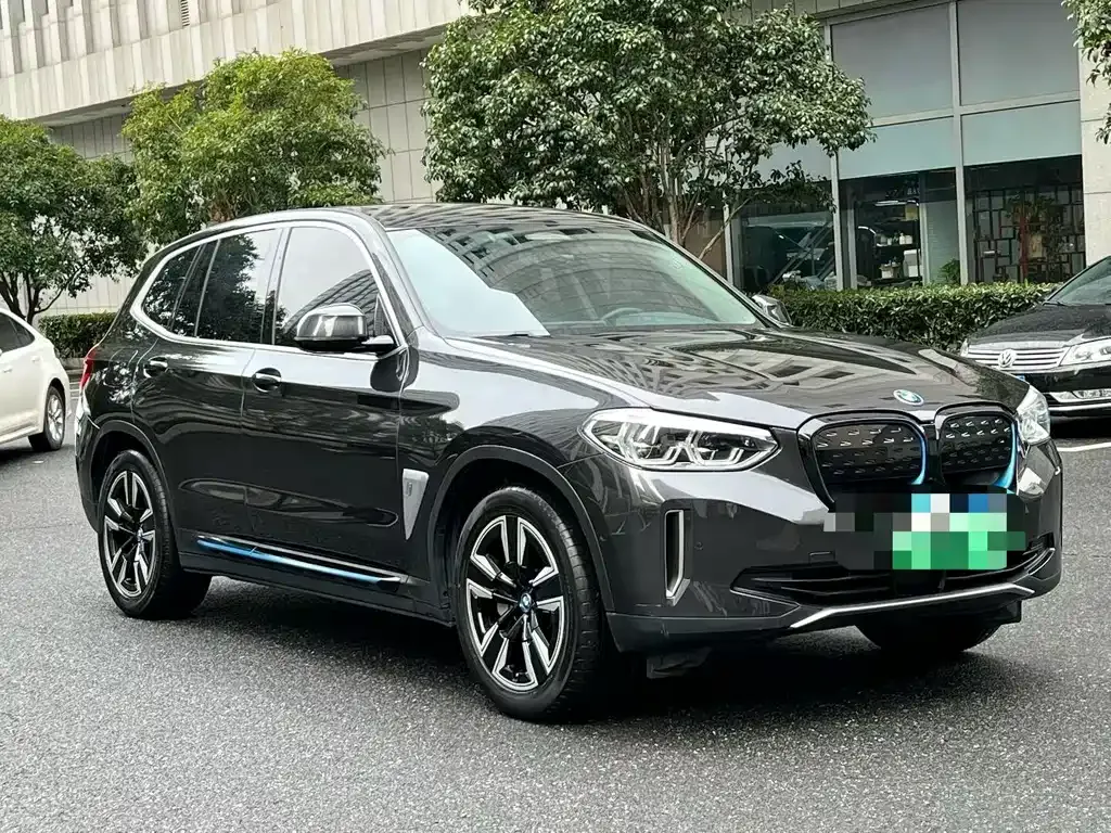 BMW iX3 — фото 9