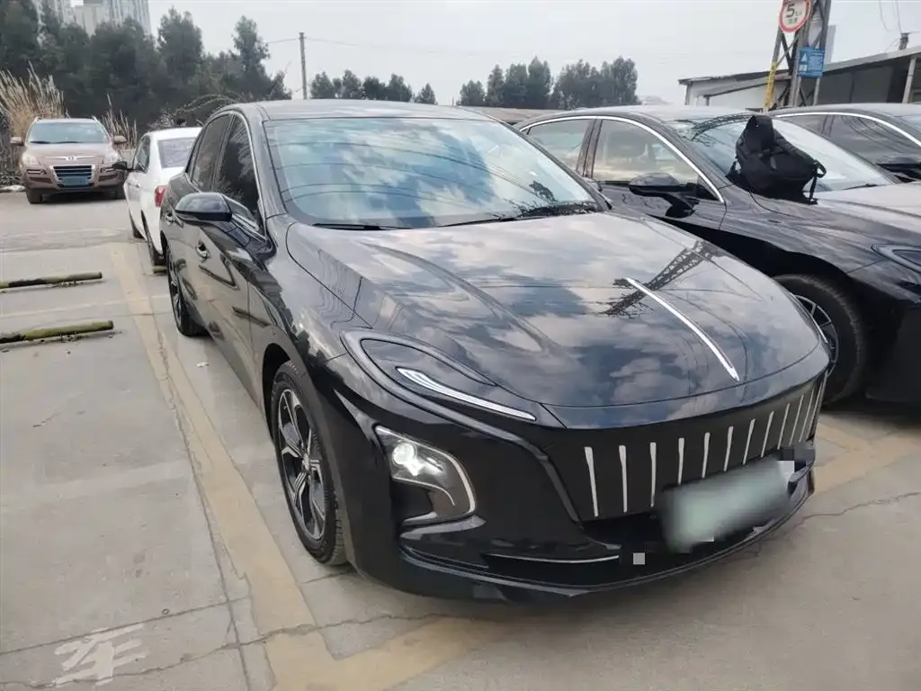 Hongqi E-QM5 — фото 7