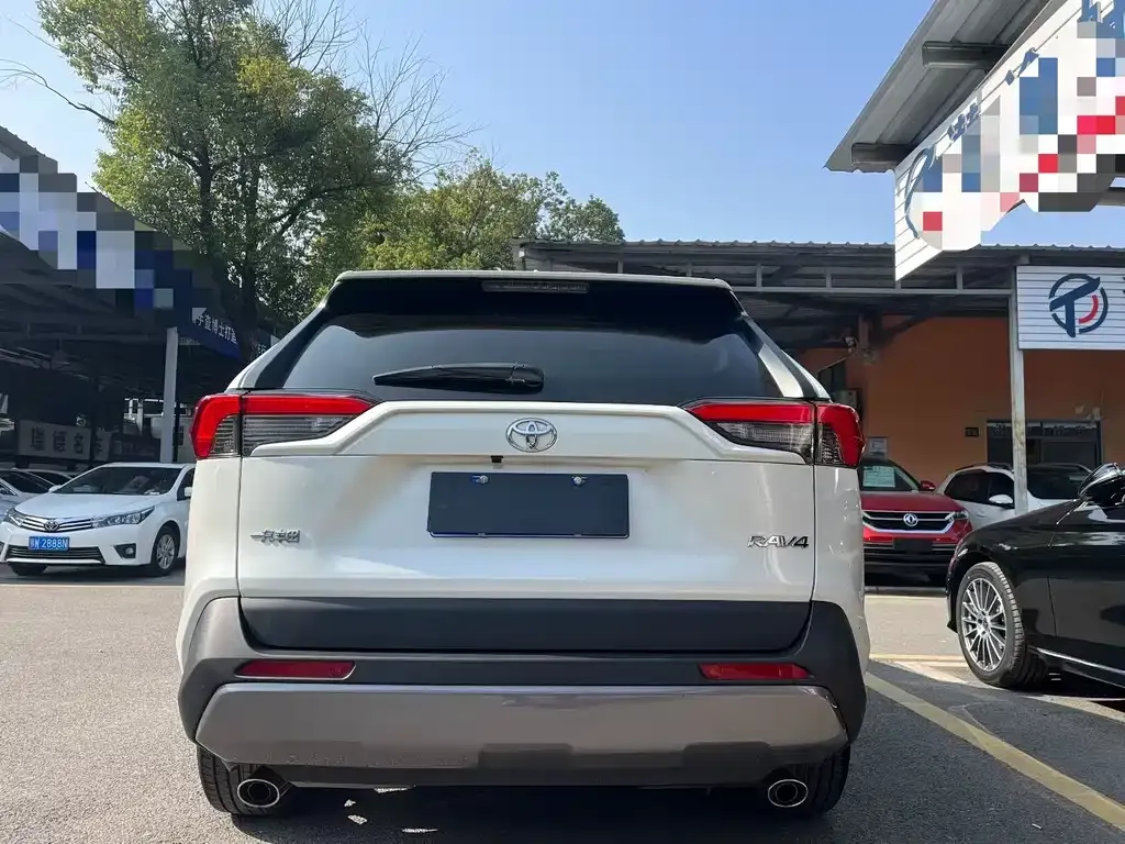 Toyota RAV4 — фото 5