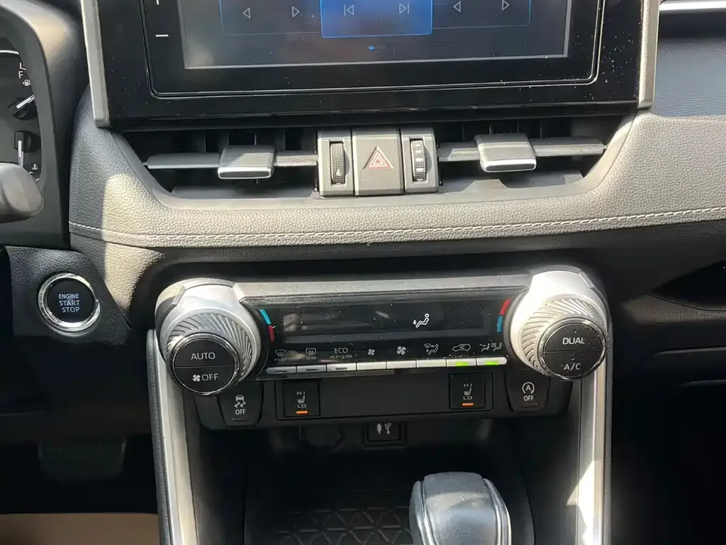 Toyota RAV4 — фото 10