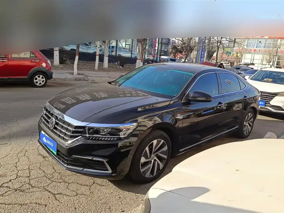 Volkswagen Passat New Energy — фото 1
