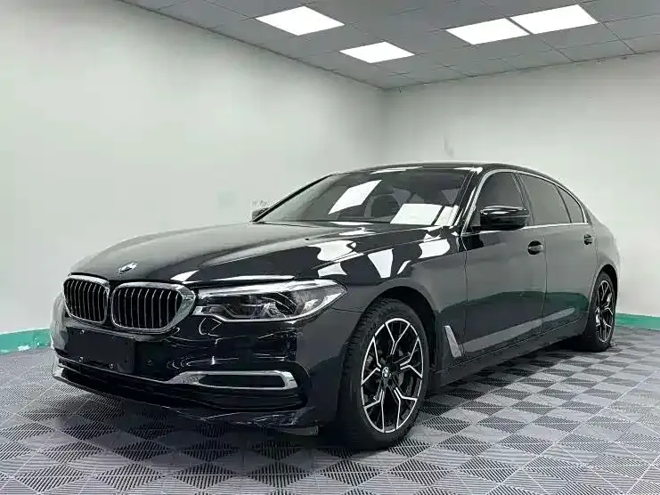 BMW 5 Series — фото 1