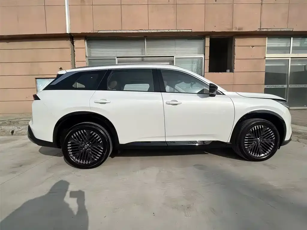 Nissan Teramont — фото 2