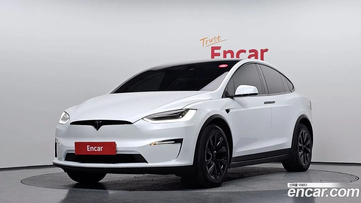 Tesla Model X — фото 1
