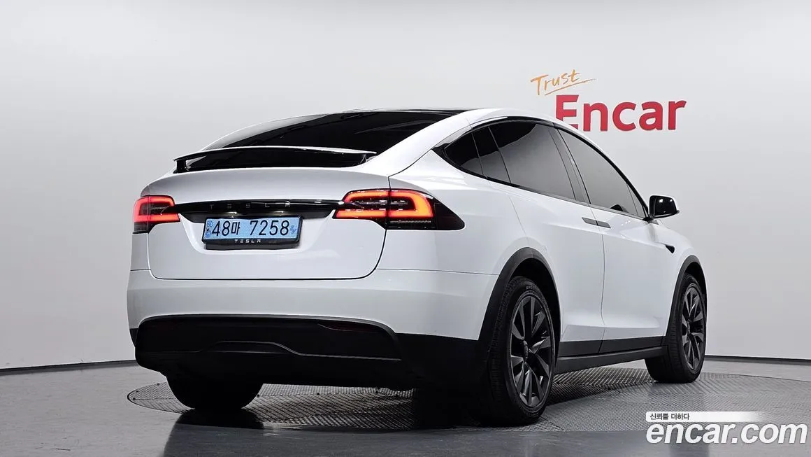 Tesla Model X — фото 3