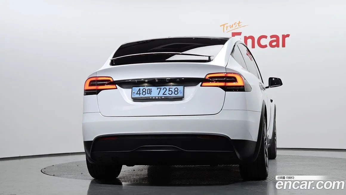 Tesla Model X — фото 8