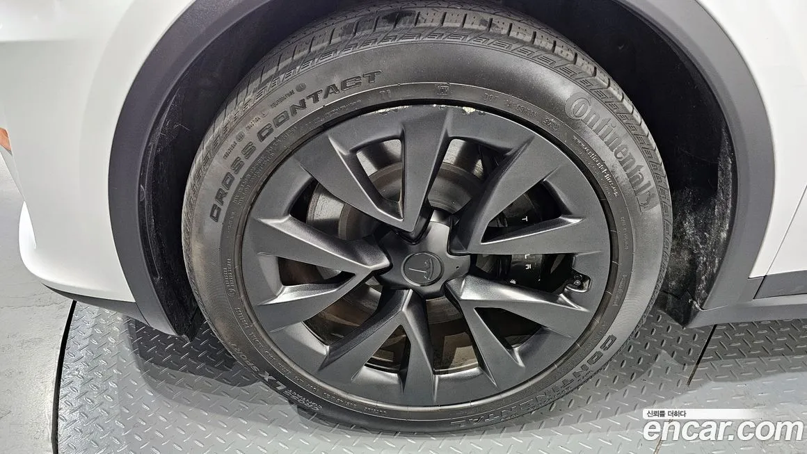 Tesla Model X — фото 6