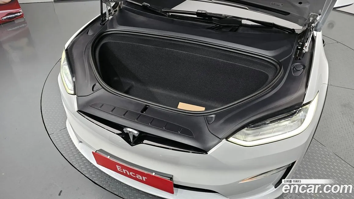 Tesla Model X — фото 10