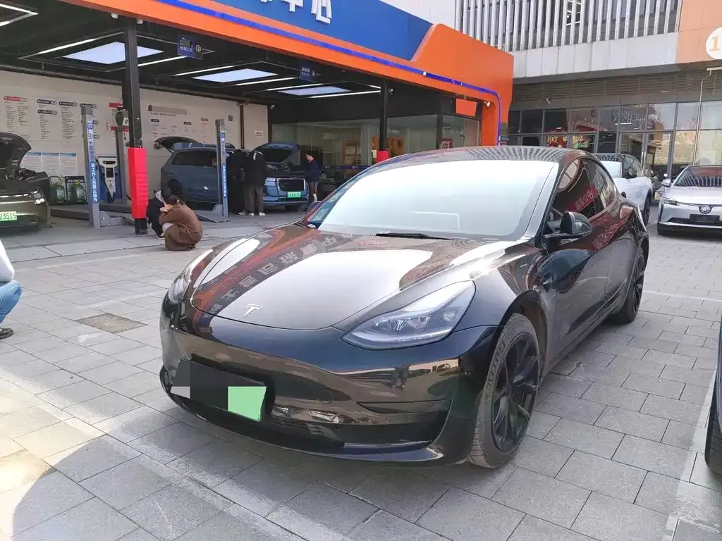 Tesla Model 3 — фото 1