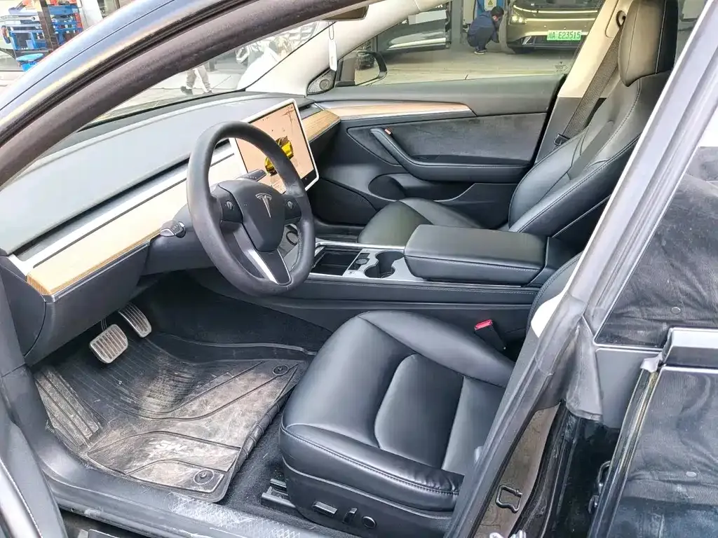 Tesla Model 3 — фото 4