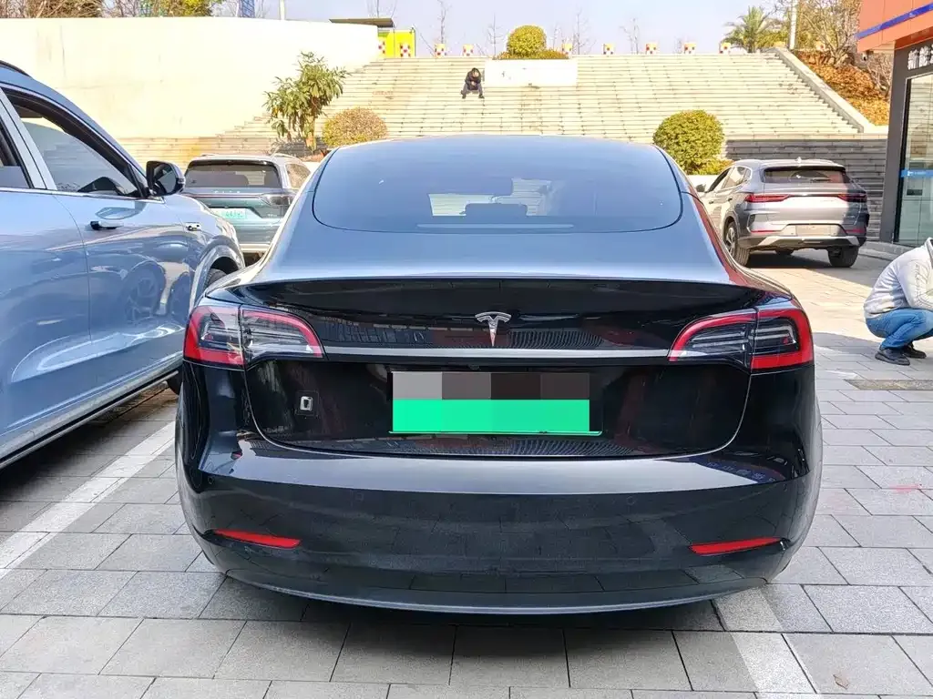 Tesla Model 3 — фото 2