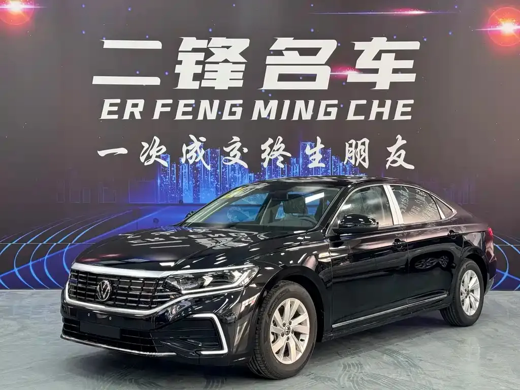 Volkswagen Passat New Energy — фото 1