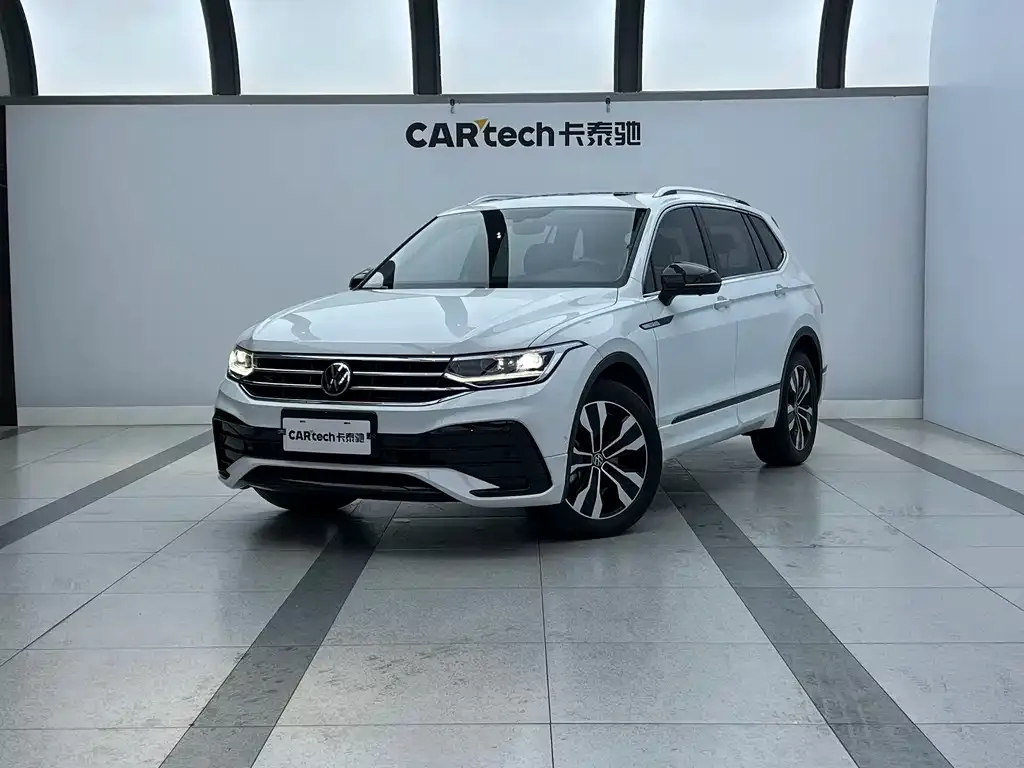 Volkswagen Tiguan L — фото 1