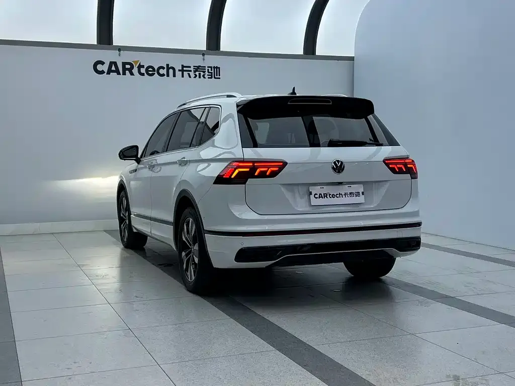 Volkswagen Tiguan L — фото 2