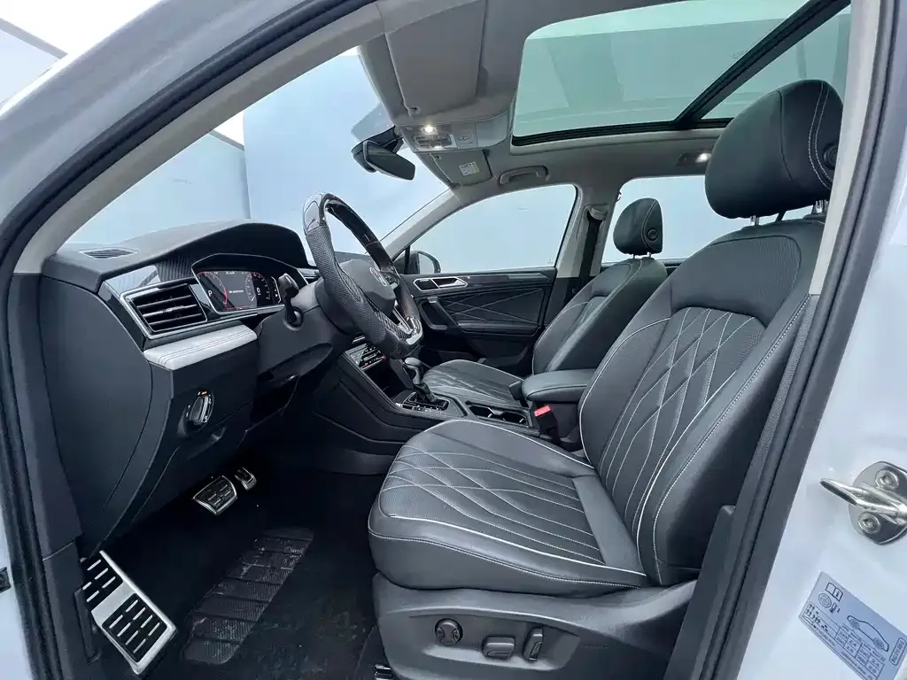 Volkswagen Tiguan L — фото 9