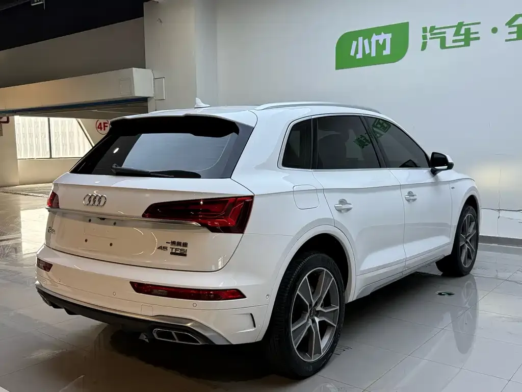 Audi Q5L — фото 10