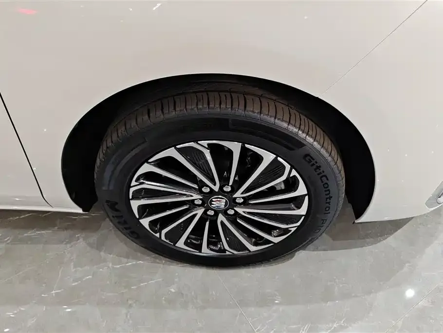 Buick GL8 Hybrid — фото 3