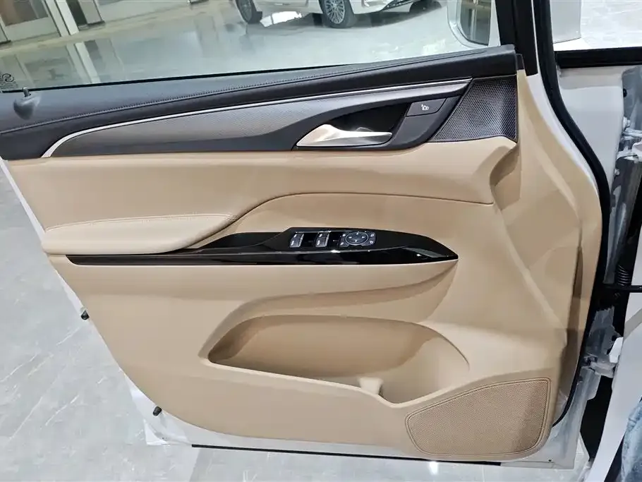 Buick GL8 Hybrid — фото 5