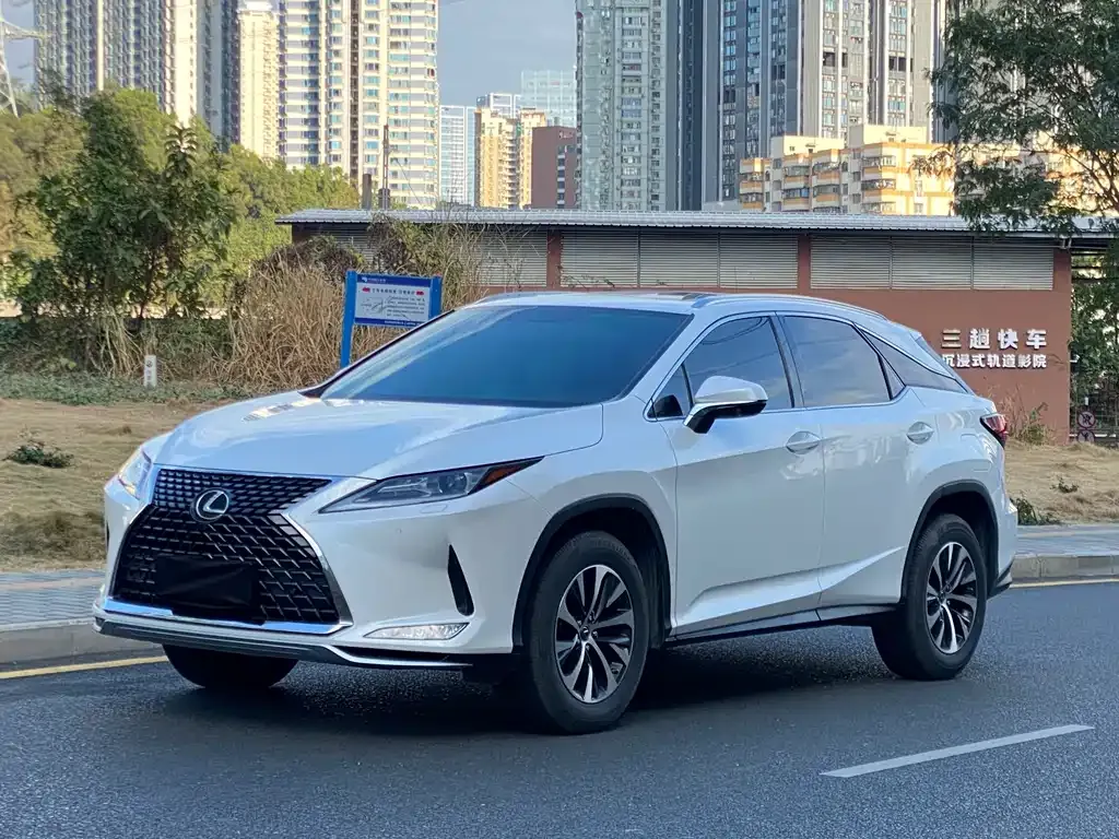 Lexus RX — фото 1